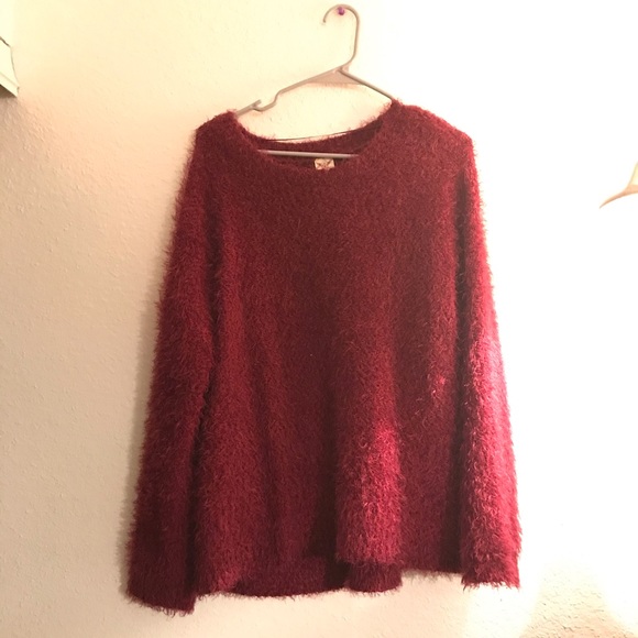 Fuzzy maroon | sweater - Picture 3 of 3